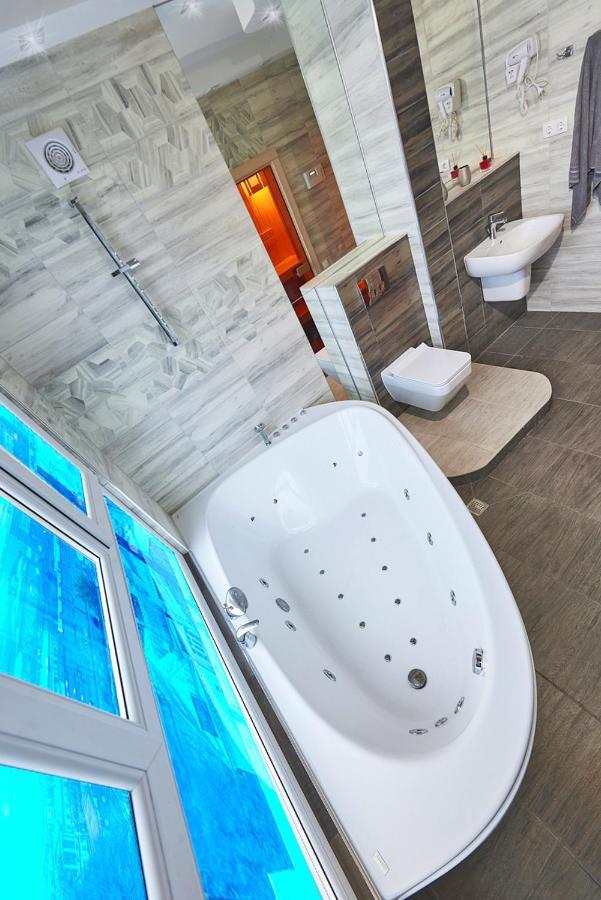 Sauna, Big Jacuzzi , Khreshchatyk Apartments كييف المظهر الخارجي الصورة